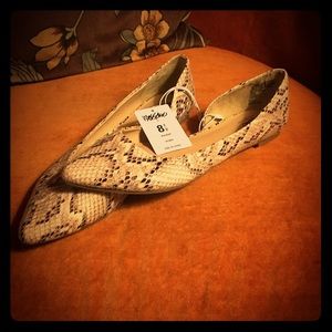 snake skin pointy toe flats